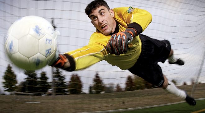 goalkeeper 660x365 - Dies sind die Faktoren, die bei der Förderung von Fußballtalenten zu berücksichtigen sind