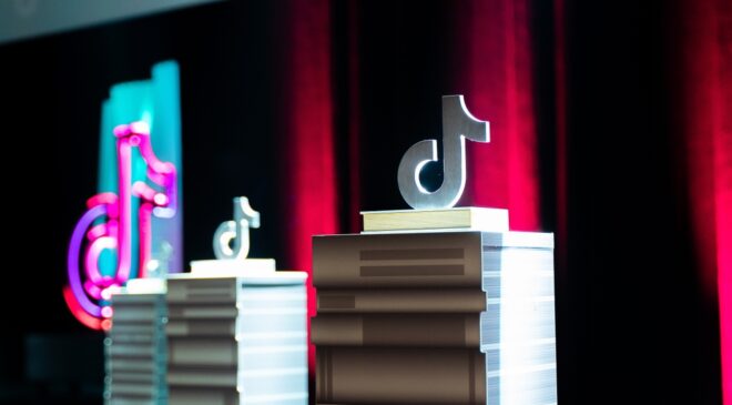 shutterstock 2693305727 660x365 - BookTok und die neue Lesekultur