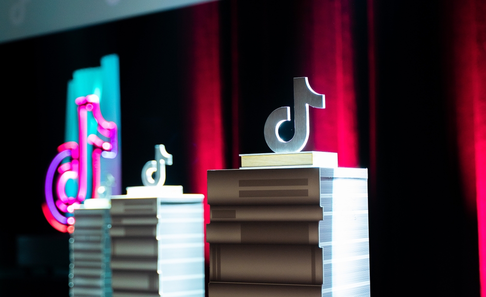 shutterstock 2693305727 - BookTok und die neue Lesekultur